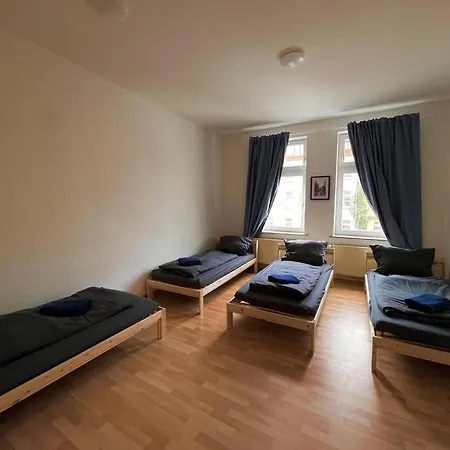 Geraeumige Mit 3 Schlafzimmern Und Balkon In Magdeburg-sudenburg