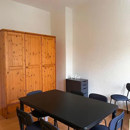 Apartment Geraeumige Mit 3 Schlafzimmern Und Balkon In Magdeburg-sudenburg Magdeburg