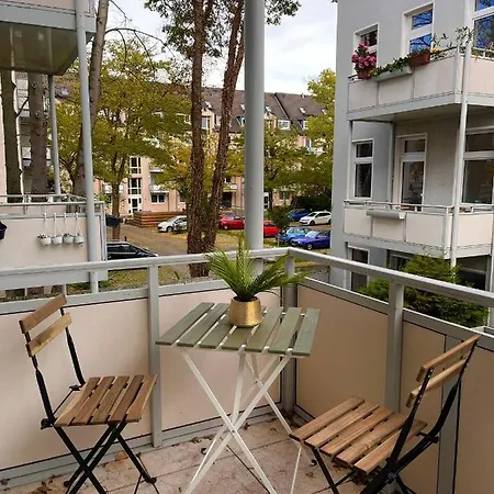 Geraeumige Mit 3 Schlafzimmern Und Balkon In Magdeburg-sudenburg 公寓