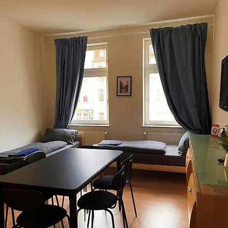 Geraeumige Mit 3 Schlafzimmern Und Balkon In Magdeburg-sudenburg